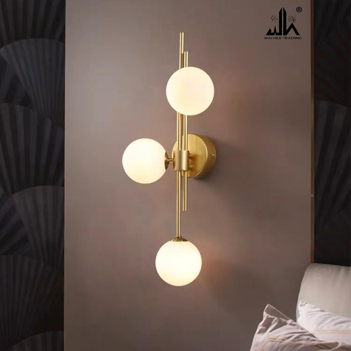 Wall lamp light in the bedroom luxury modern minimalist Nordic minimalism.