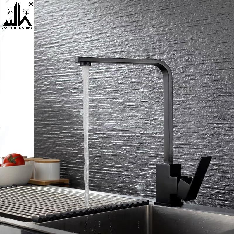 Black 304 stainless steel kitchen faucet can rotate the sink to wash dishes.