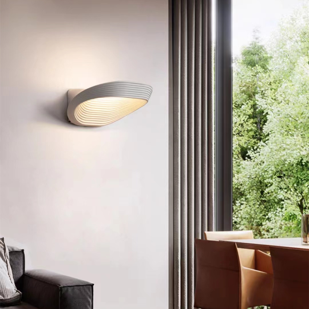 Simple modern art wall lamp