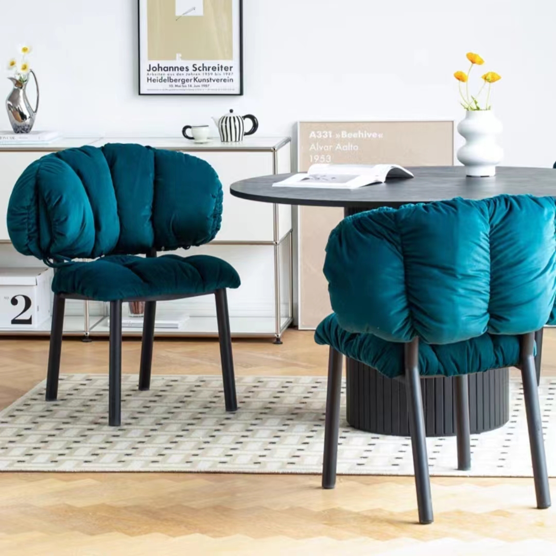 Italian style luxurious and comfortable dining chairs