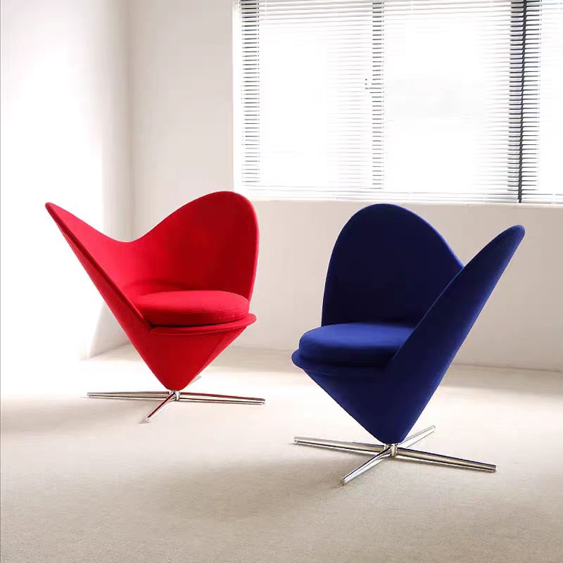 Minimalist and fashionable heart-shaped leisure chair